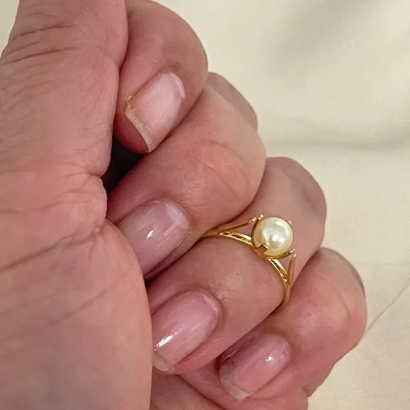 18k Gold Filled Pearl Dainty Ring - Picture 2 of 7